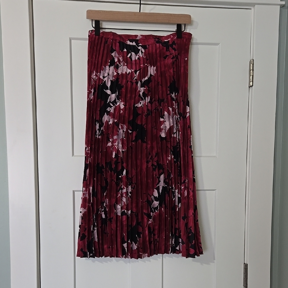 Floral Pleated Skirt - Red and Black